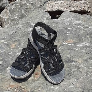 Beartraps black, flat, strapped sandals